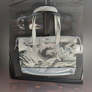 Vintage American Tourister Floral Tapestry Carry On Luggage Bag EUC! 🔥